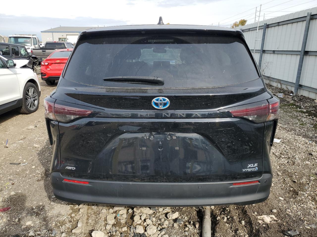 2023 Toyota Sienna Xle - Image 6