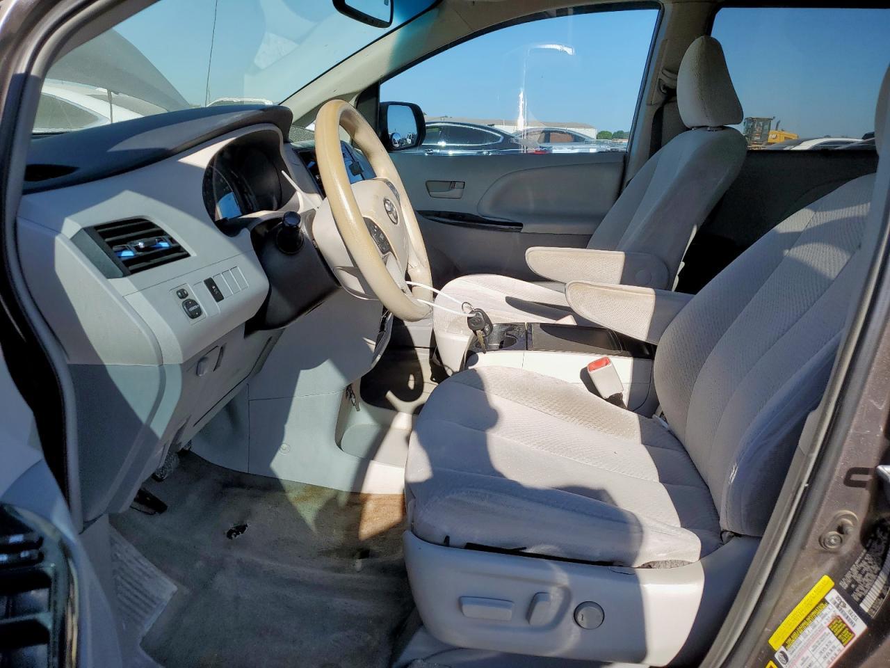 2013 Toyota Sienna Le - Фото 7