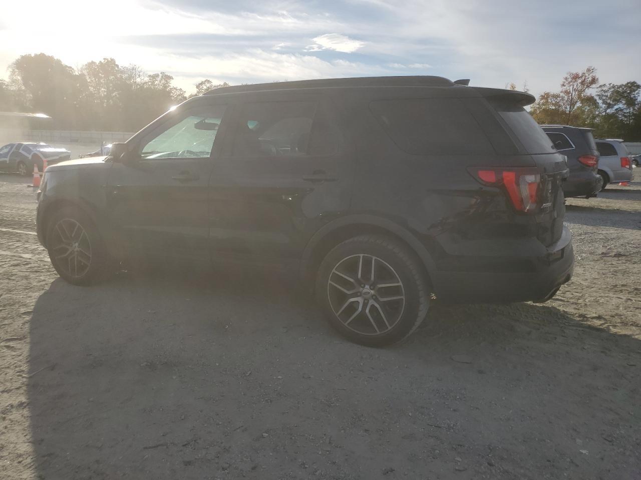 2016 Ford Explorer Sport - Фото 2
