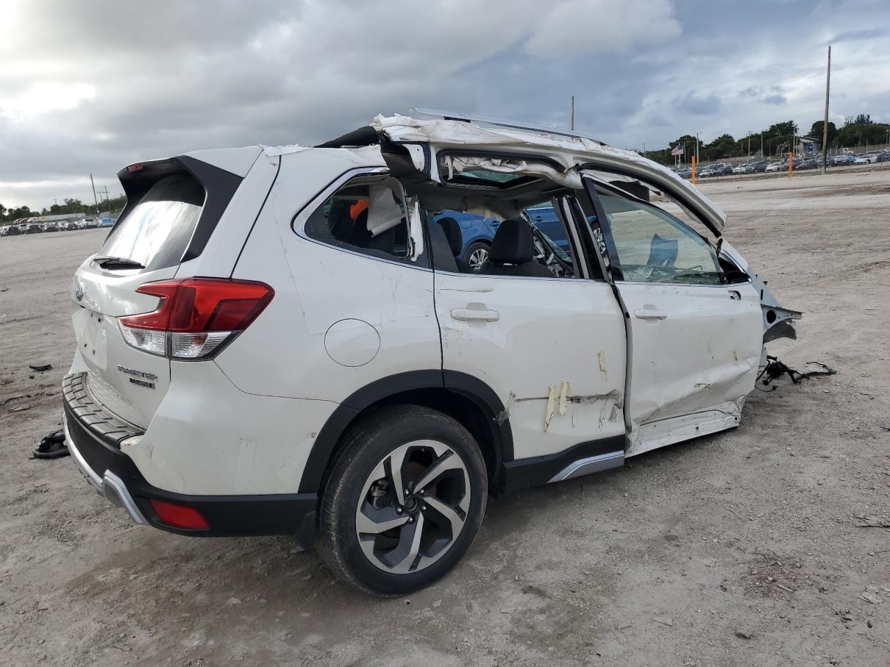 2023 Subaru Forester Touring - Image 3