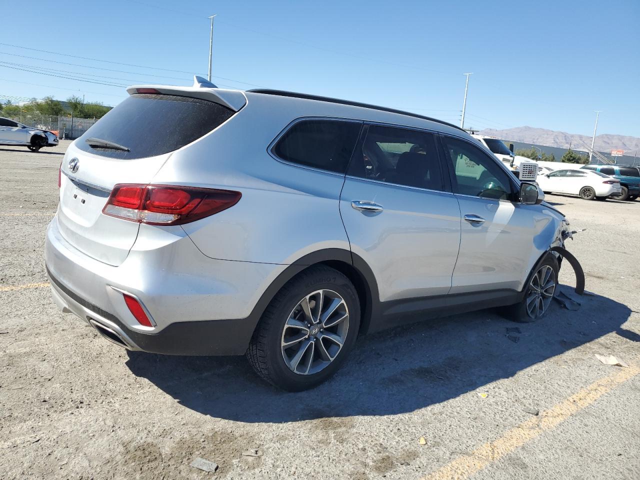 2017 Hyundai Santa Fe Se - Фото 3