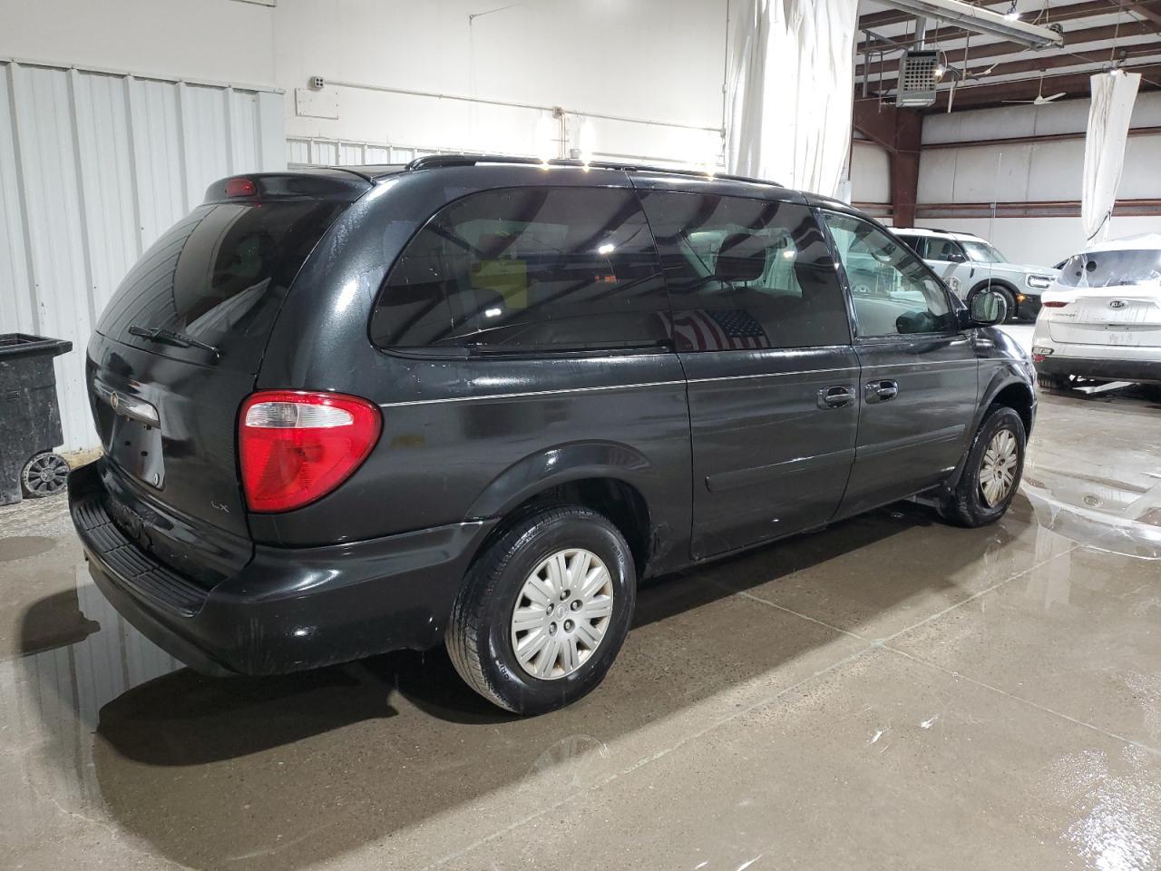 2007 Chrysler Town & Country Lx - Image 3