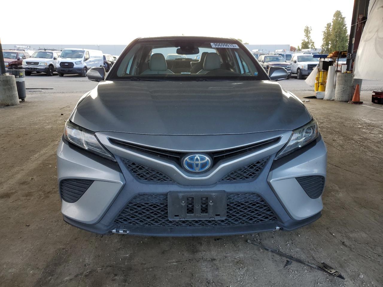2019 Toyota Camry Hybrid - Фото 5