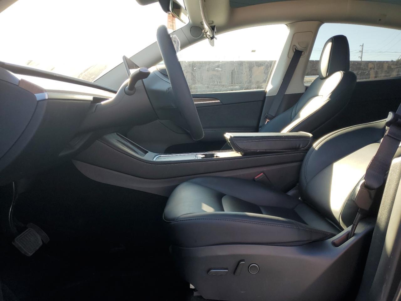 2025 Tesla Model Y - Фото 7