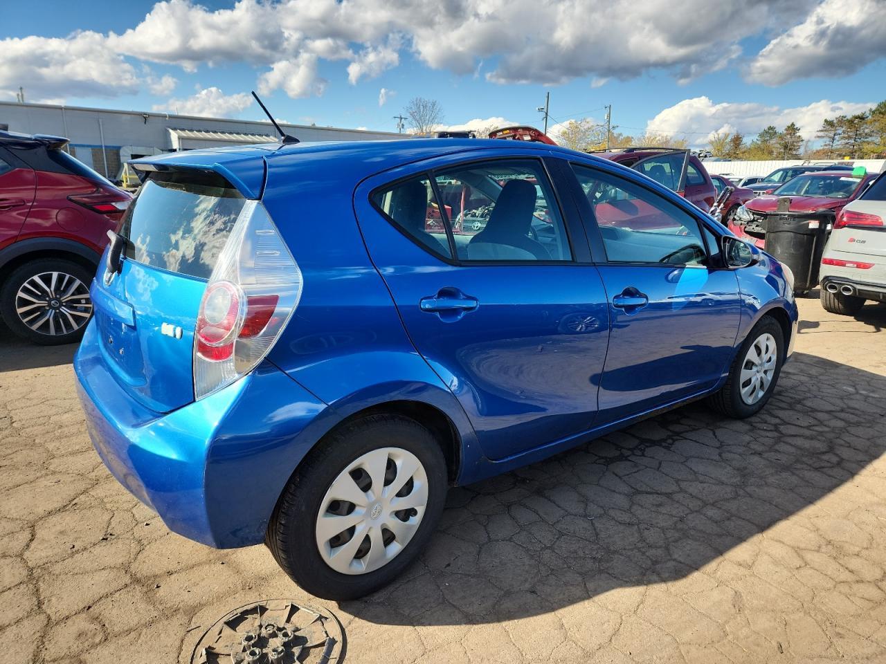 2012 Toyota Prius C One - Фото 3