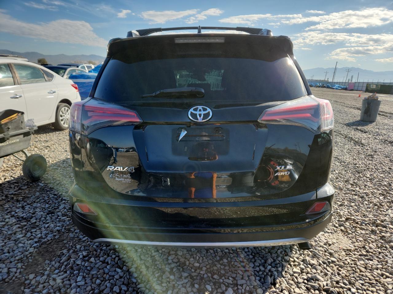 2017 Toyota Rav4 Xle - Image 6