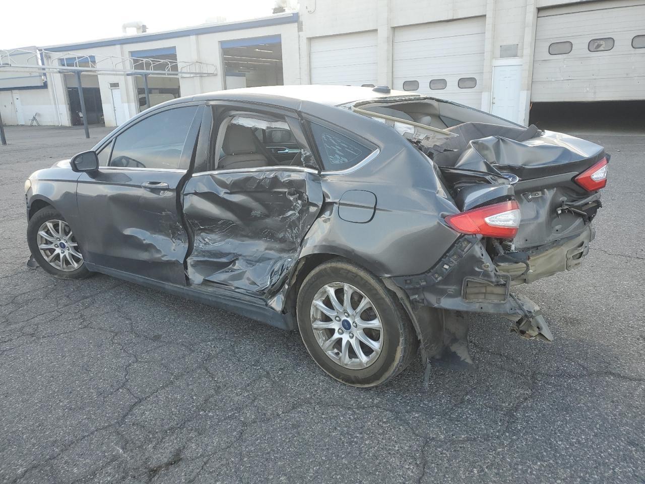 2015 Ford Fusion S - Фото 2