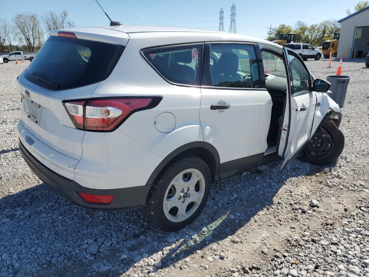 2017 Ford Escape S - Фото 3