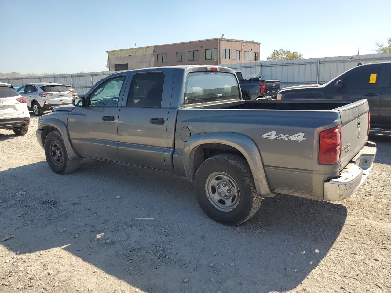 2007 Dodge Dakota Quad - Image 2