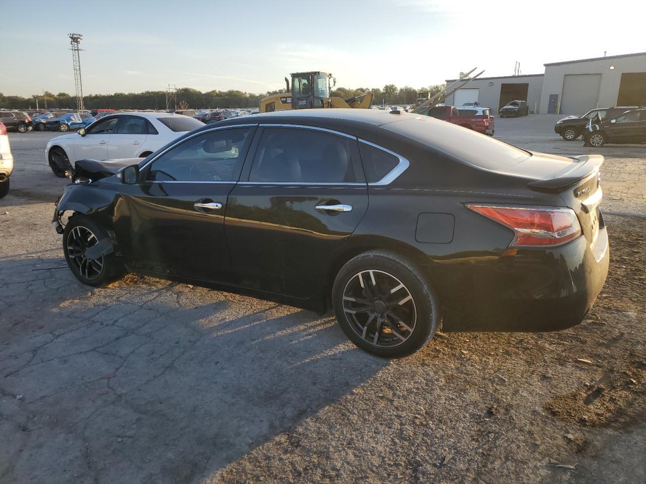 2015 Nissan Altima - Фото 2