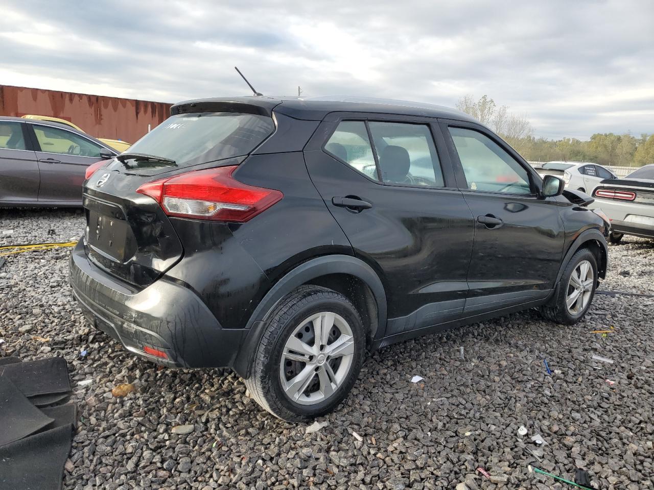 2018 Nissan Kicks S - Image 3