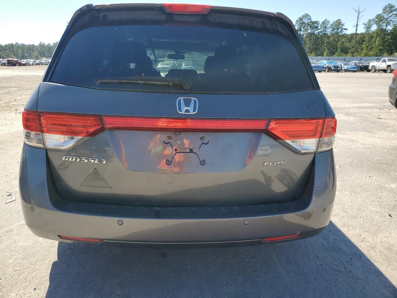 2015 Honda Odyssey Touring - Image 6
