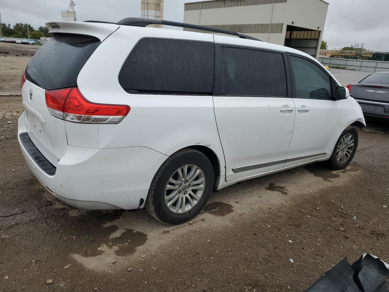 2012 Toyota Sienna Xle - Фото 3