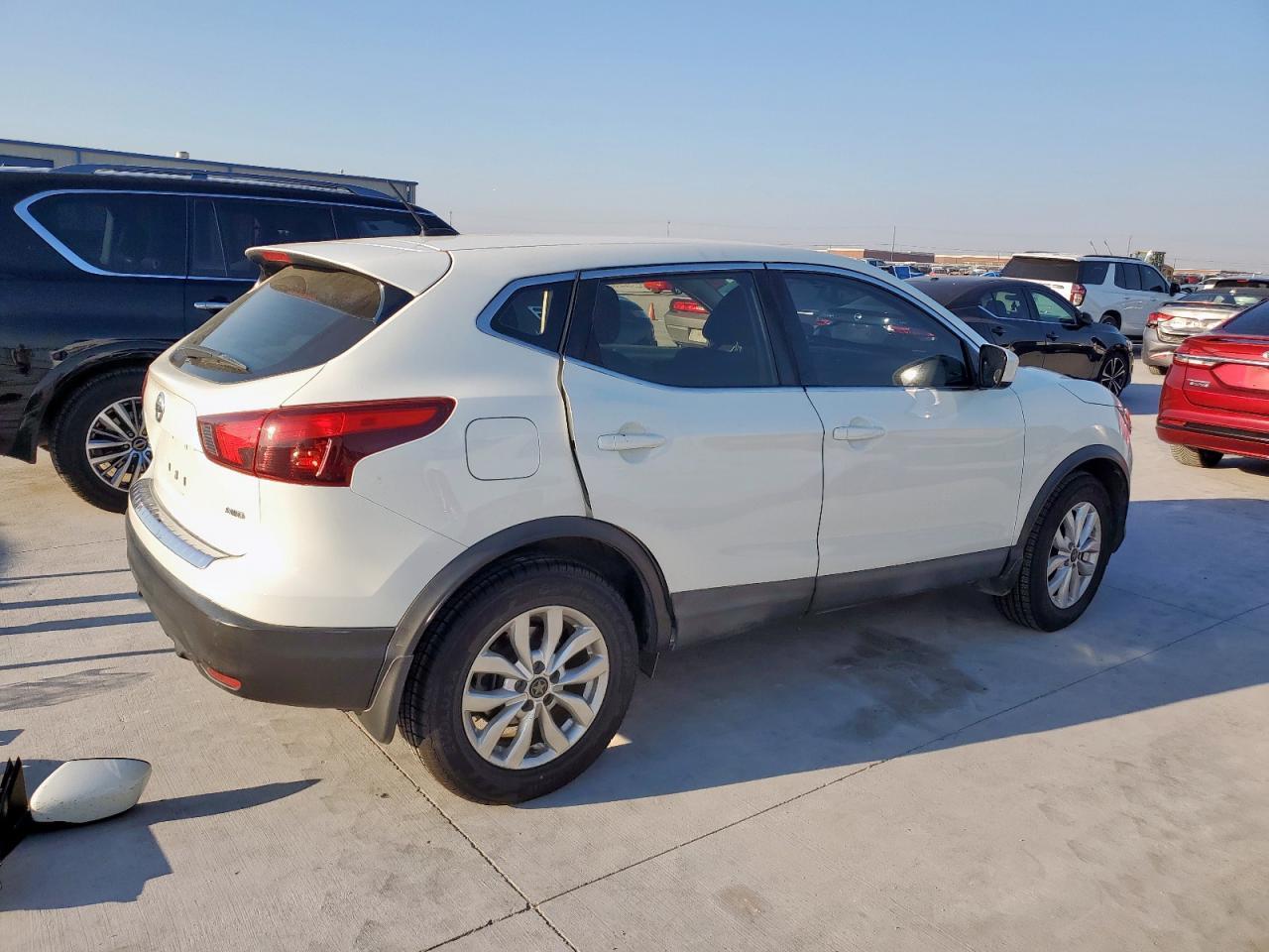 2017 Nissan Rogue Sport S - Фото 3