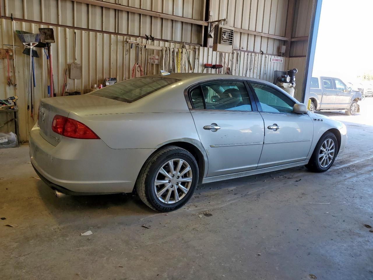 2011 Buick Lucerne Cxl - Image 3