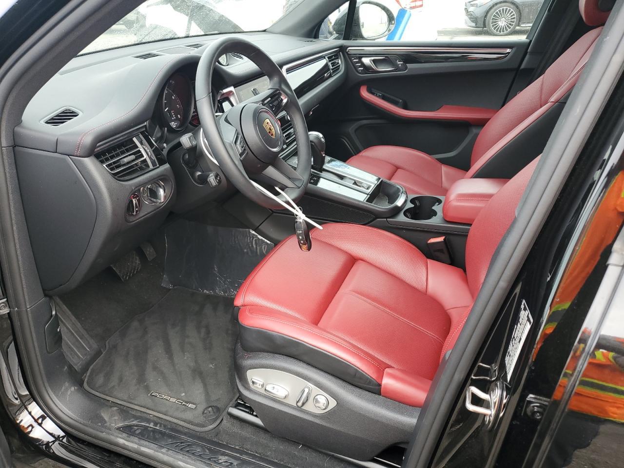 2025 Porsche Macan Base - Image 7