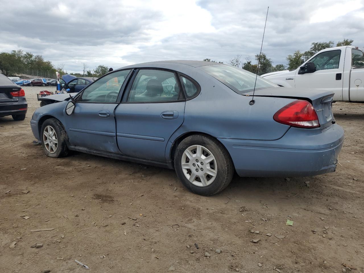 2007 Ford Taurus Se - Image 2