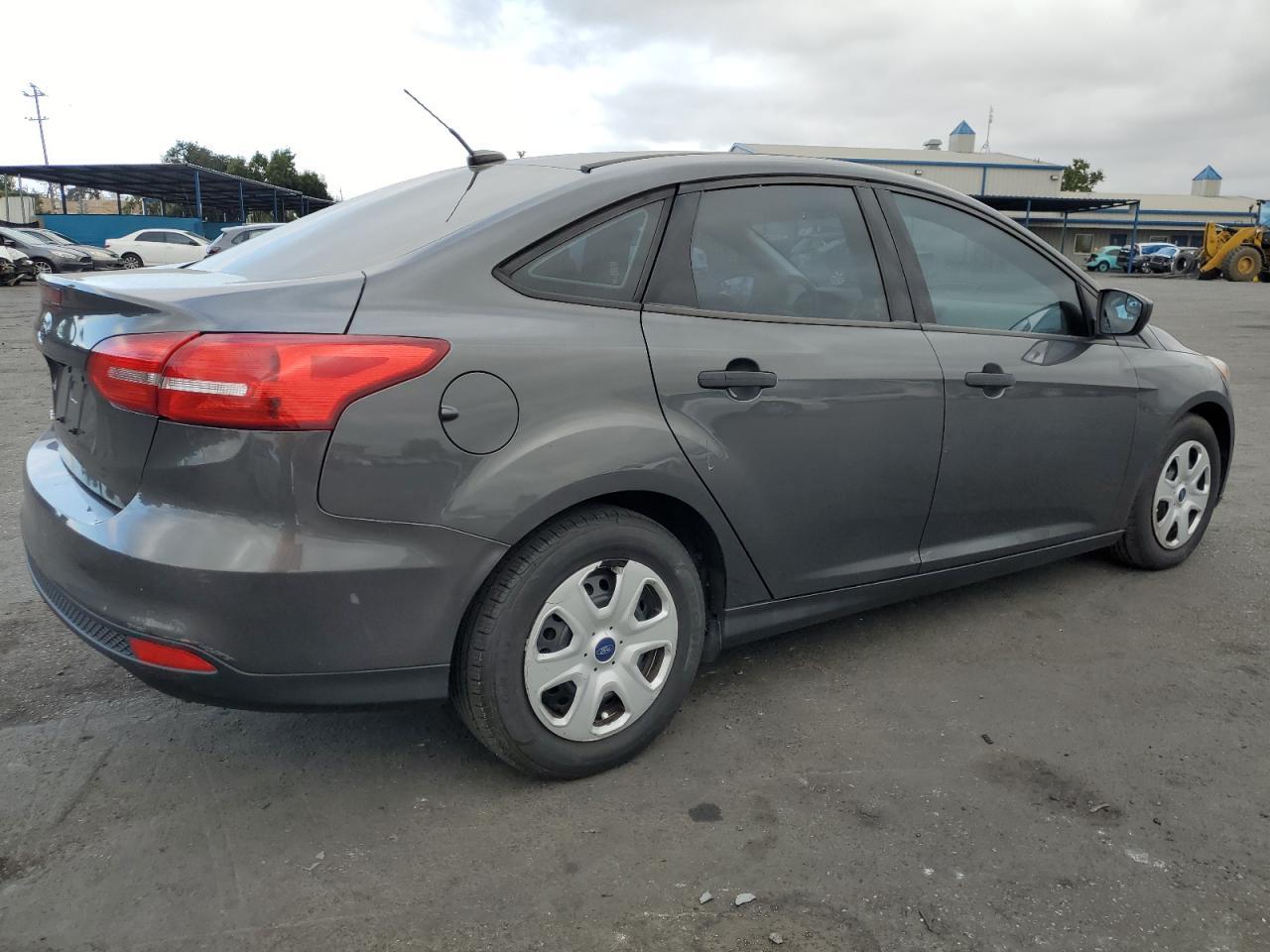 2017 Ford Focus S - Фото 3