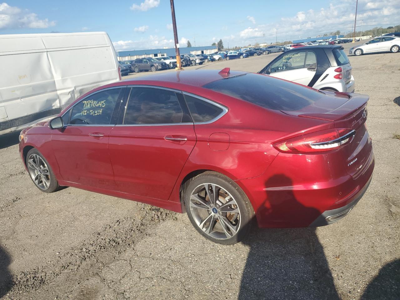 2019 Ford Fusion Titanium - Фото 2