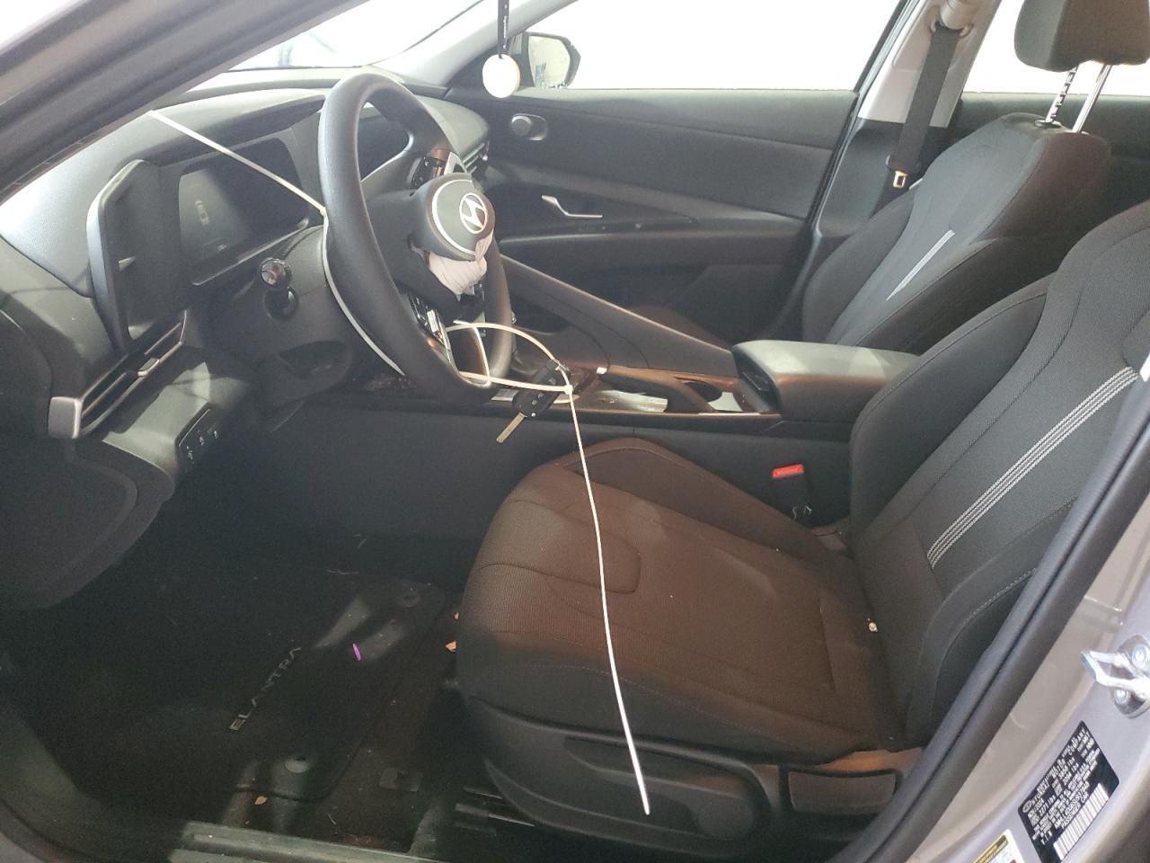 2025 Hyundai Elantra Se - Фото 7