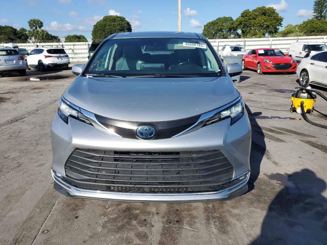 2021 Toyota Sienna Xle - Фото 5