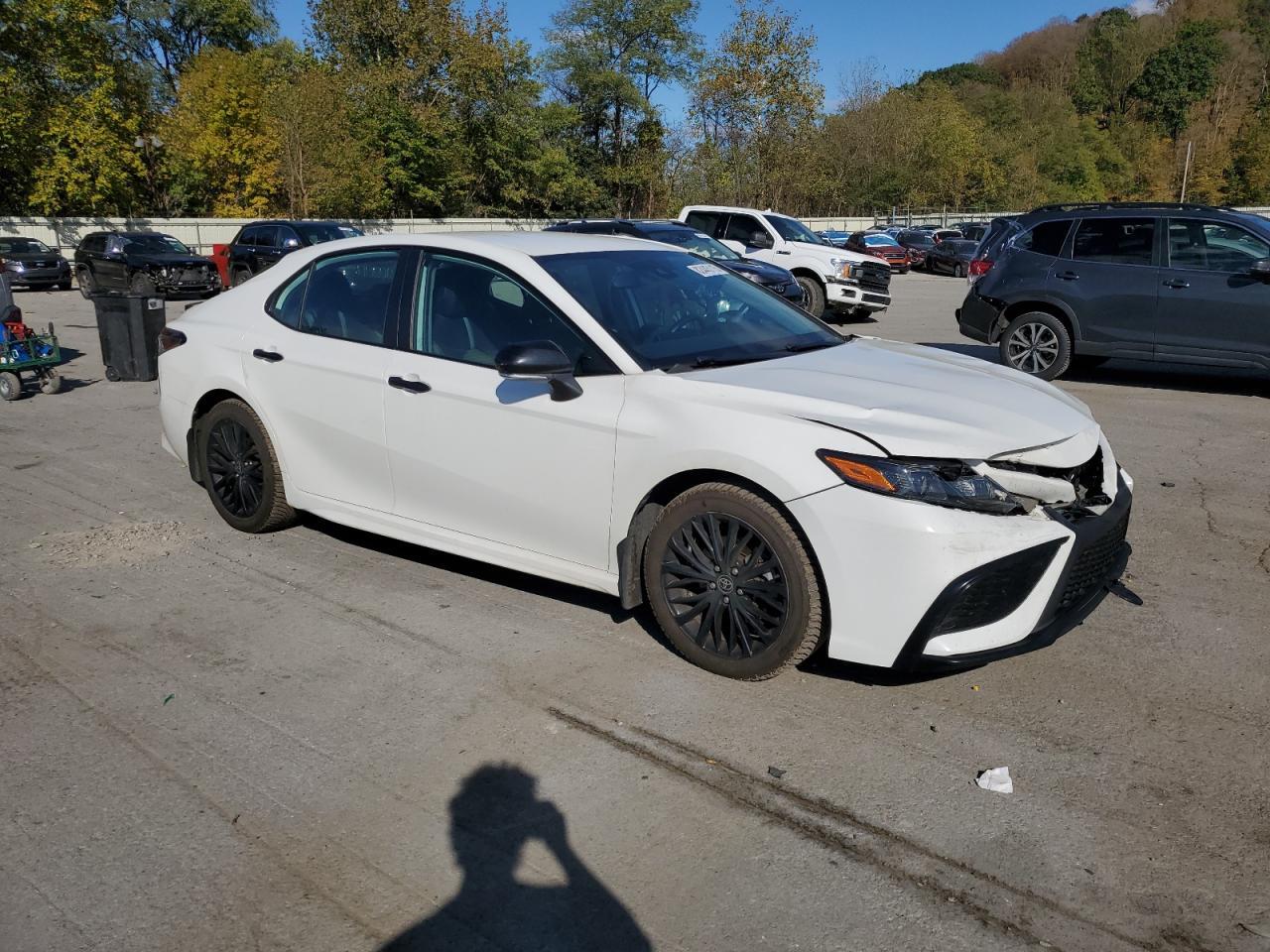 2022 Toyota Camry Se - Фото 4
