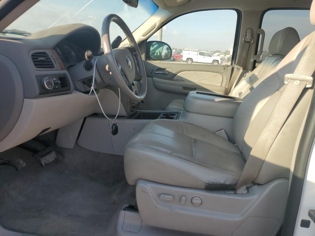 2009 Chevrolet Suburban C1500 Lt - Image 7