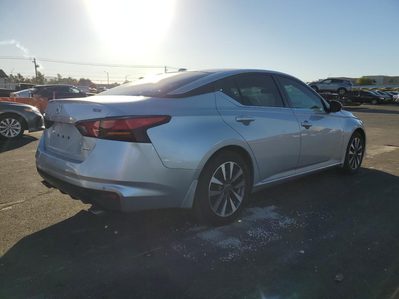 2022 Nissan Altima Sr - Фото 3