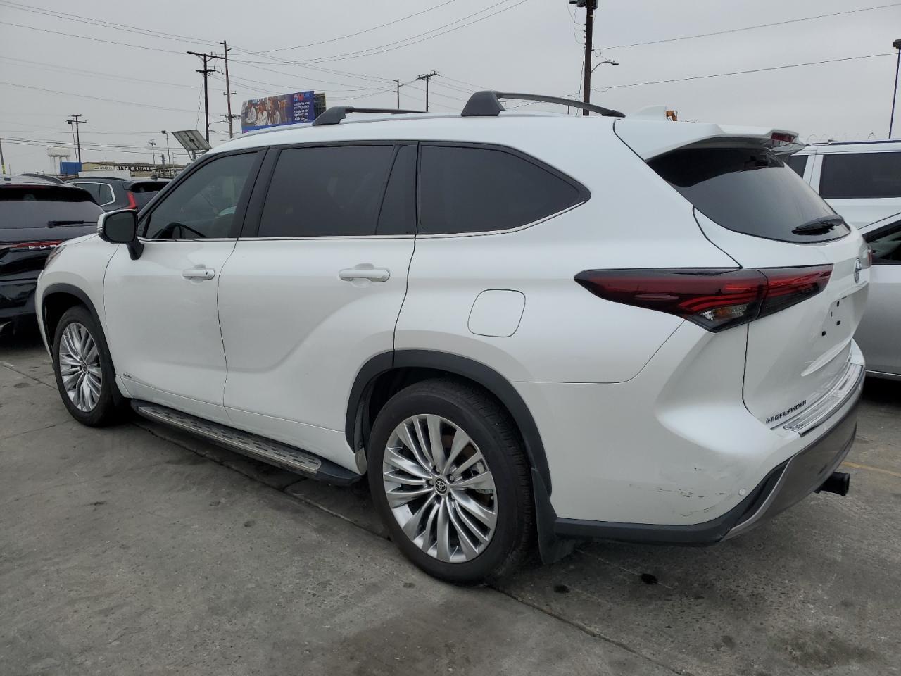 2025 Toyota Highlander Hybrid Limited - Фото 2