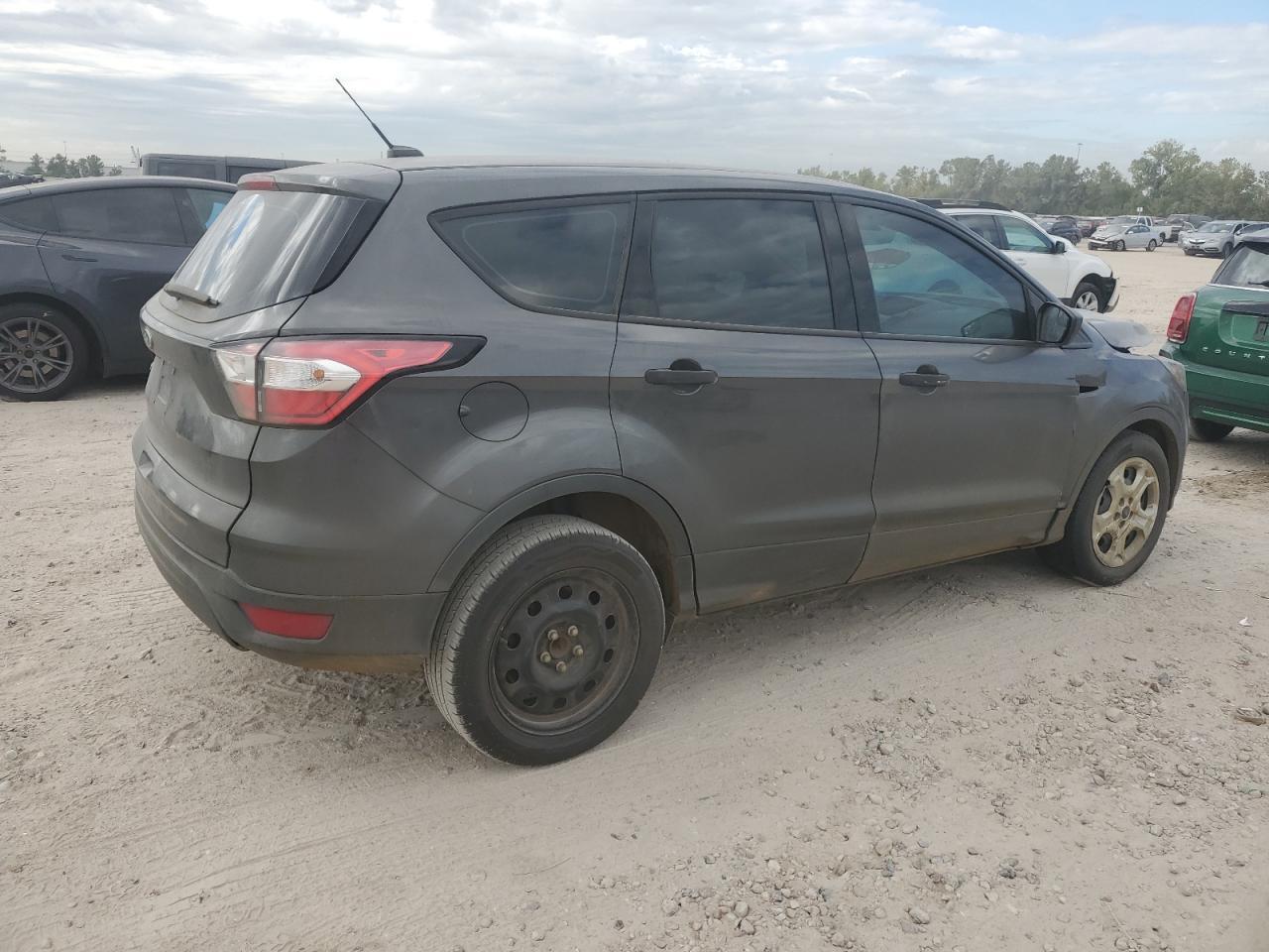 2018 Ford Escape S - Фото 3