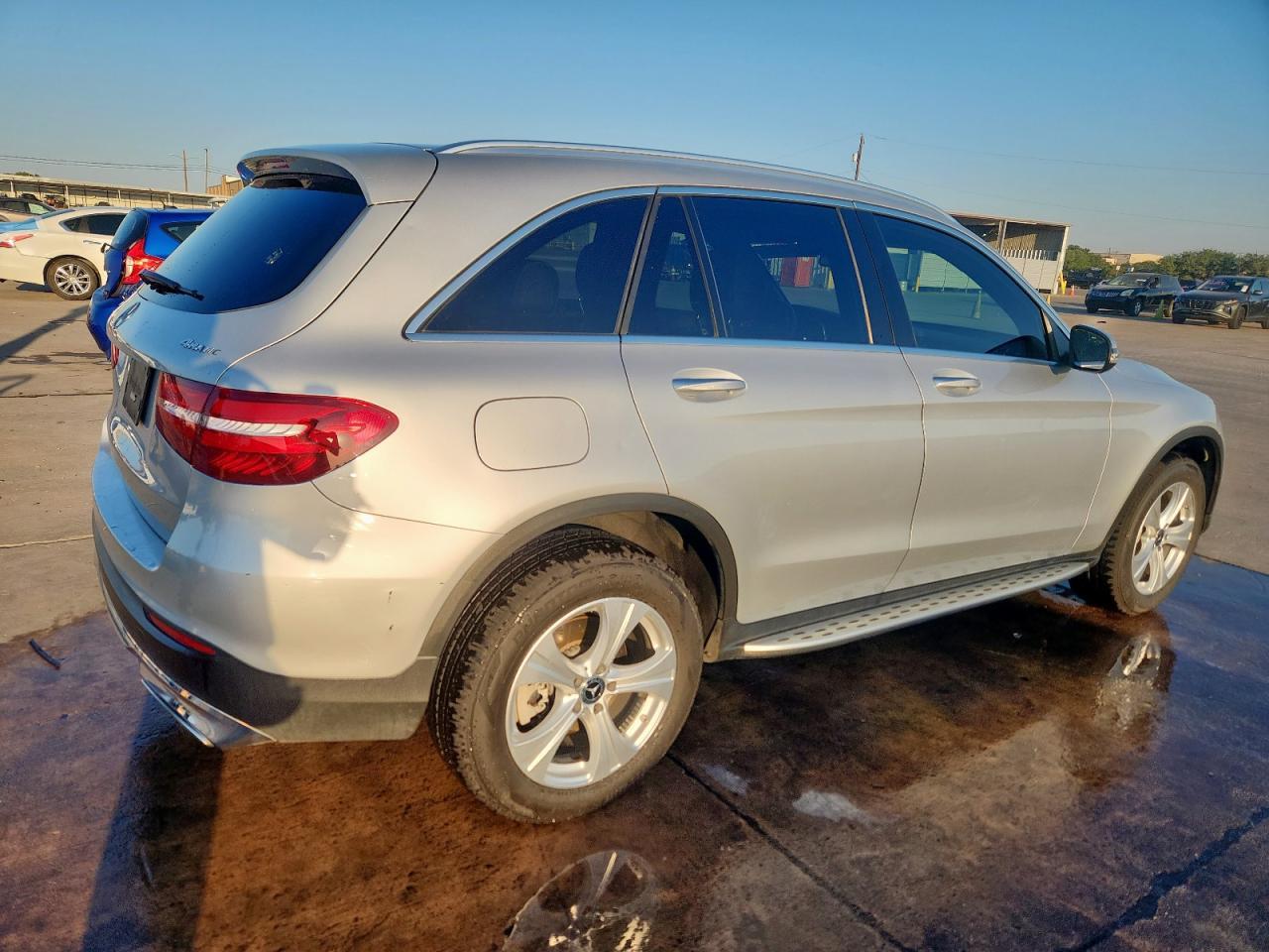 2018 Mercedes-Benz Glc 300 4Matic - Image 3