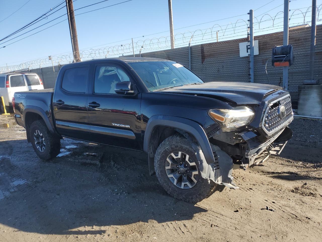 2018 Toyota Tacoma Double Cab - Фото 4