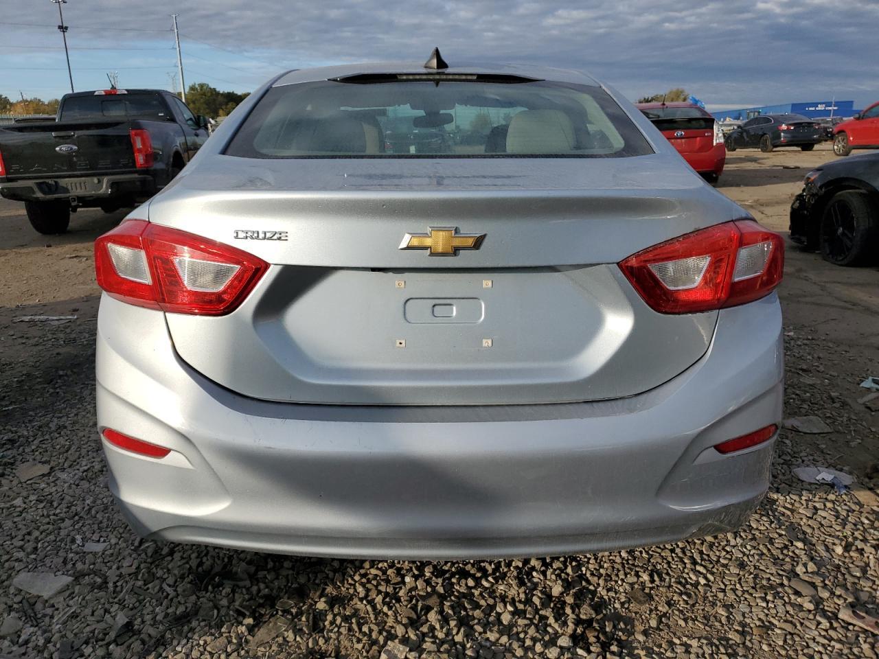 2017 Chevrolet Cruze Ls - Фото 6