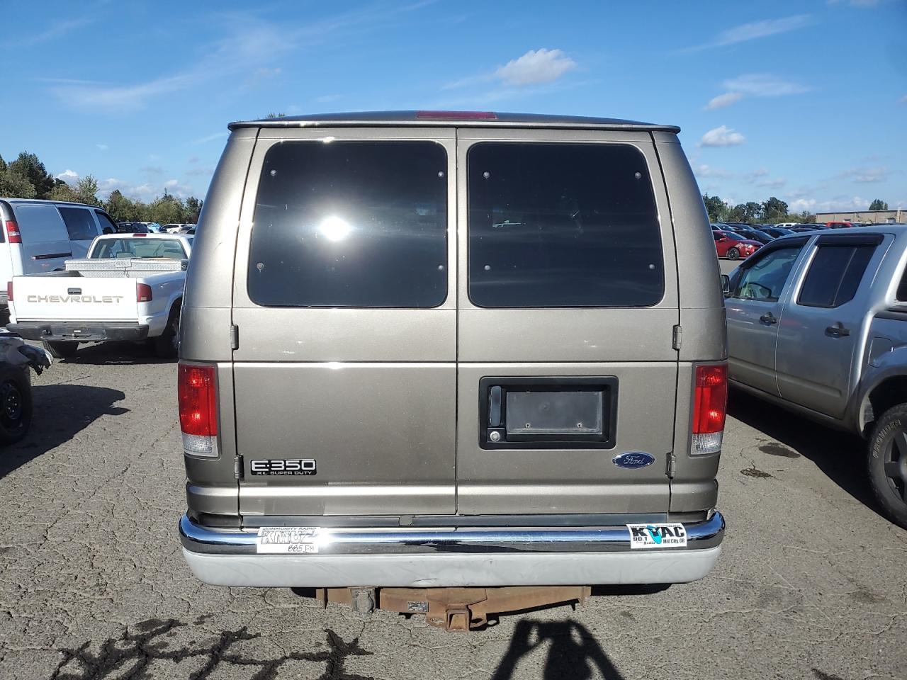 2003 Ford Econoline E350 Super Duty Van - Фото 6