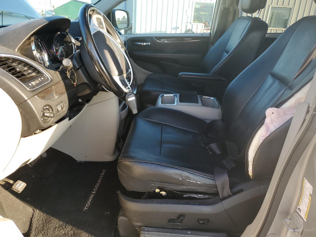 2016 Chrysler Town-Count - Фото 7