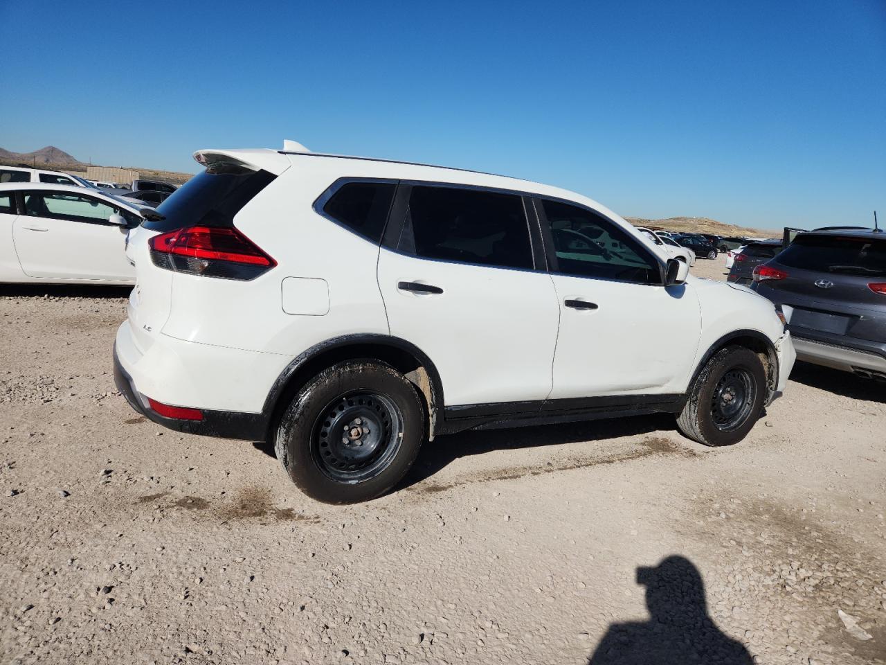 2017 Nissan Rogue S - Image 3