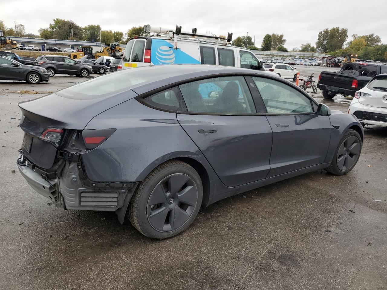 2023 Tesla Model 3 - Фото 3