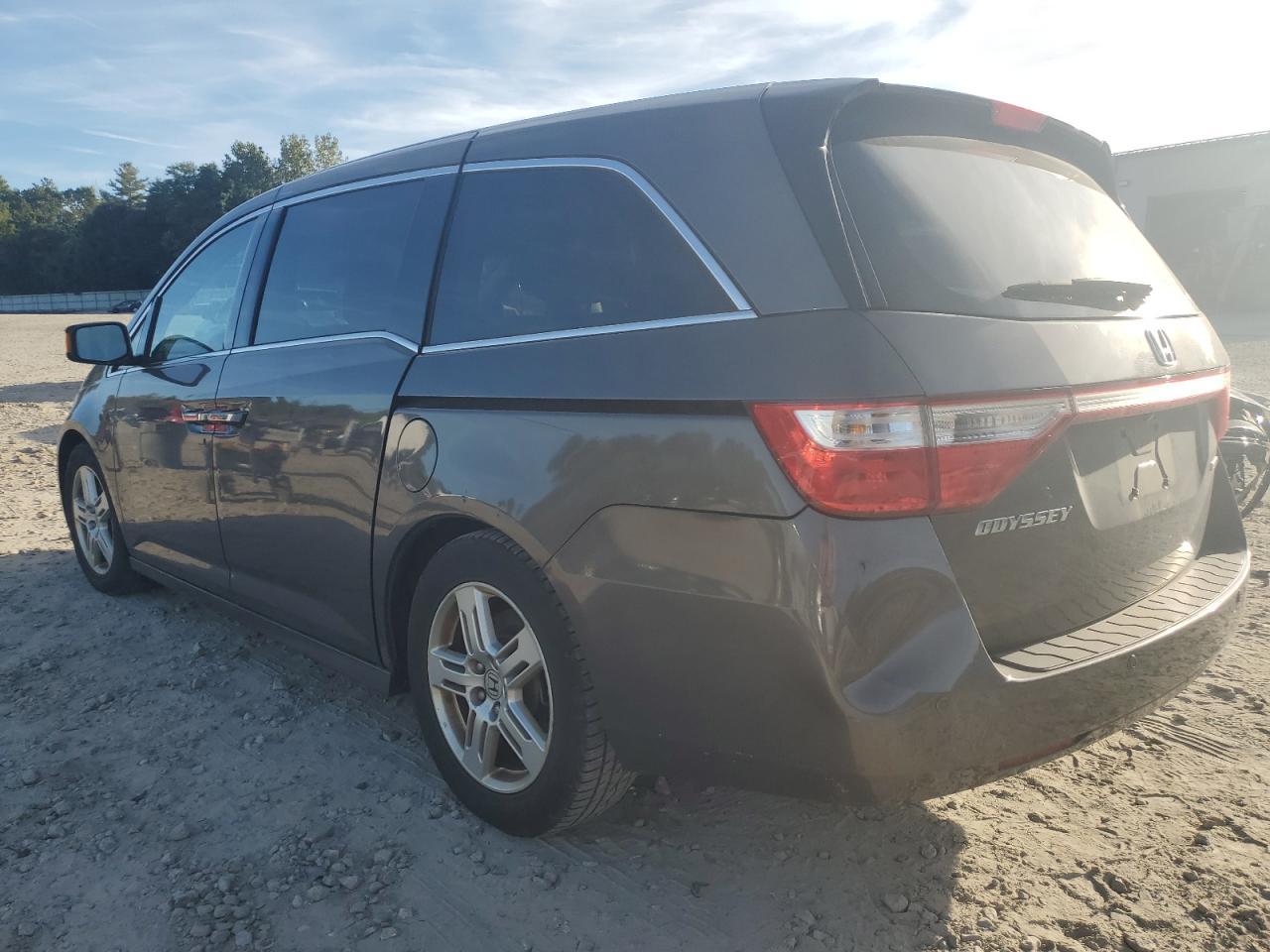 2012 Honda Odyssey Touring - Фото 2