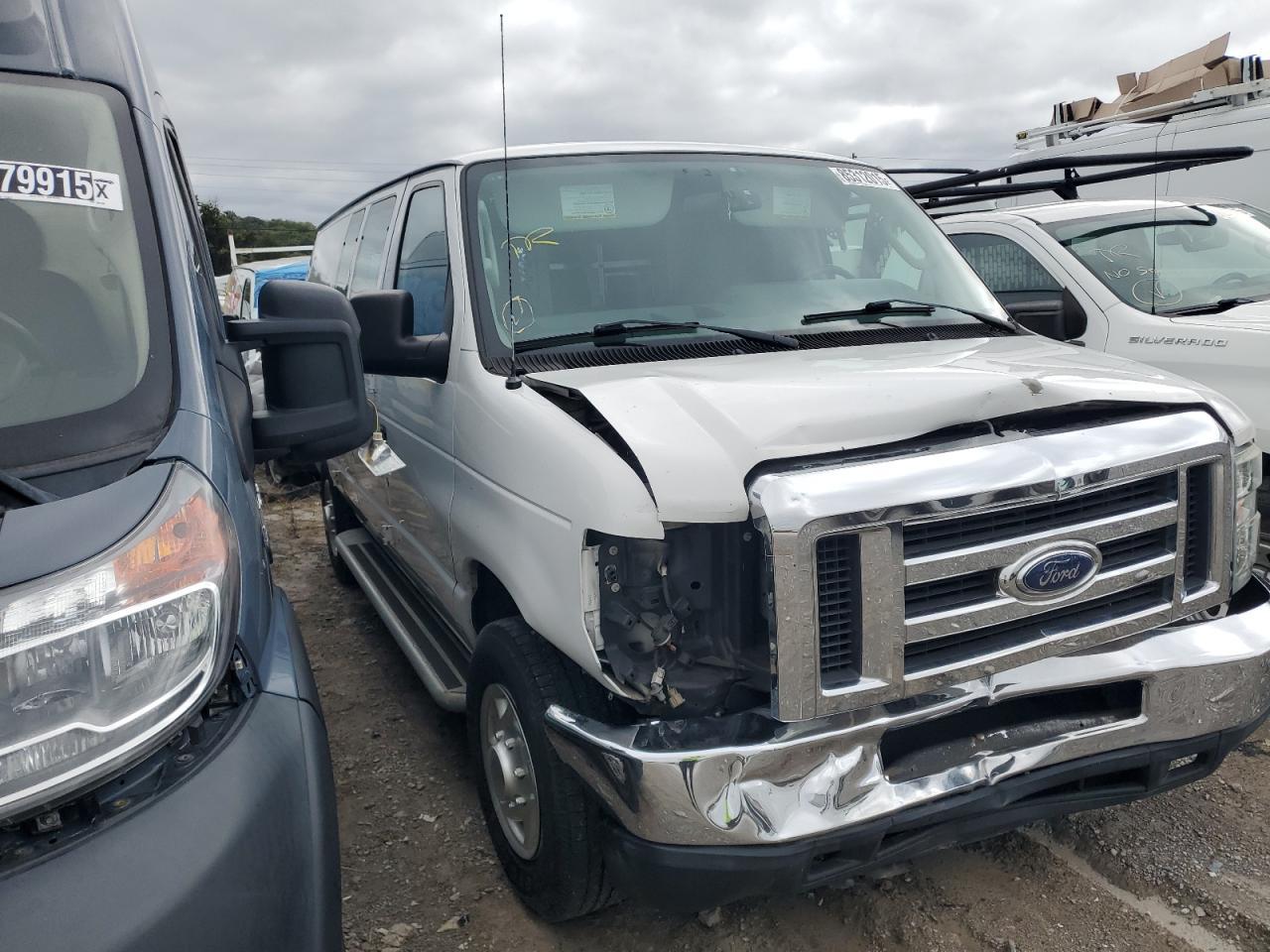 2013 Ford Econoline E250 Van - Фото 4