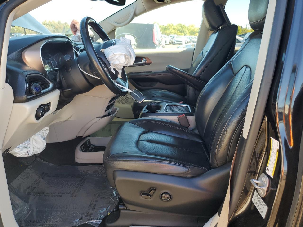 2017 Chrysler Pacifica Touring L Plus - Image 7