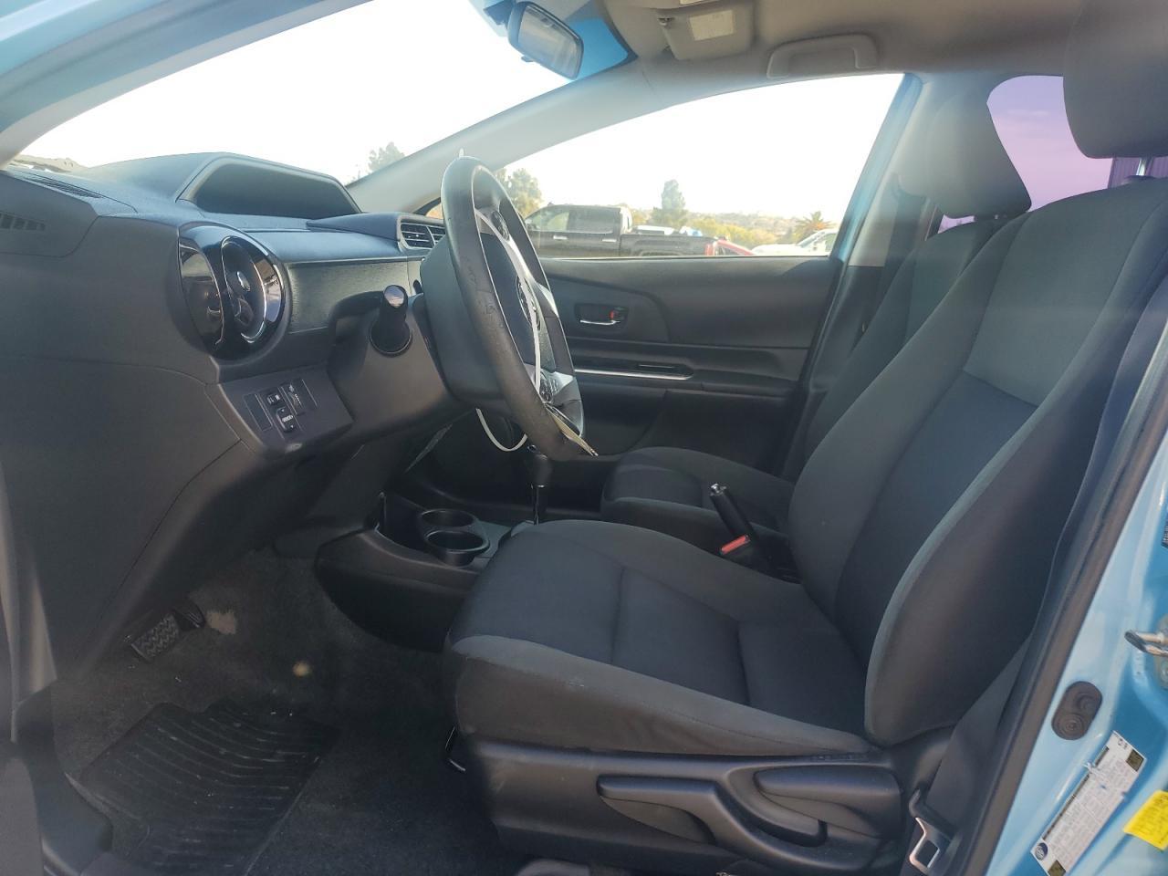 2015 Toyota Prius C - Фото 7