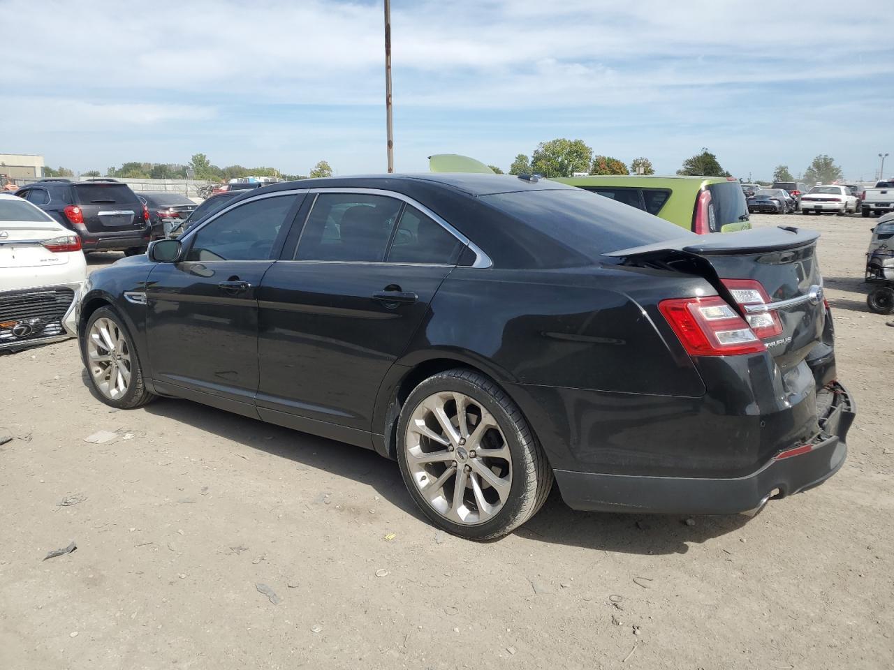 2014 Ford Taurus Limited - Фото 2