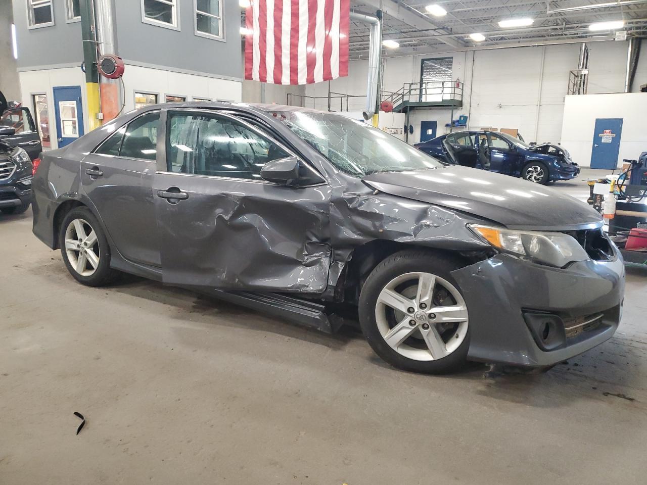 2014 Toyota Camry L - Фото 4