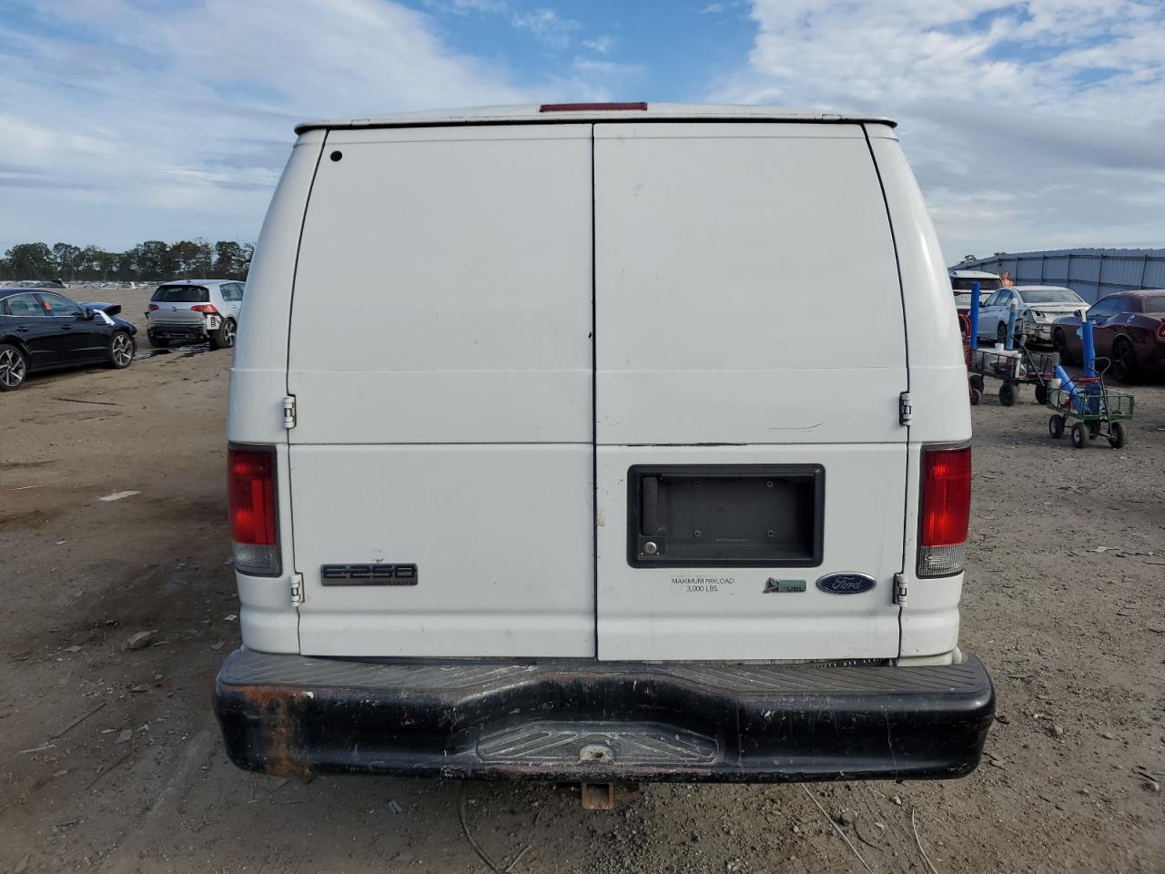 2011 Ford Econoline E250 Van - Image 6