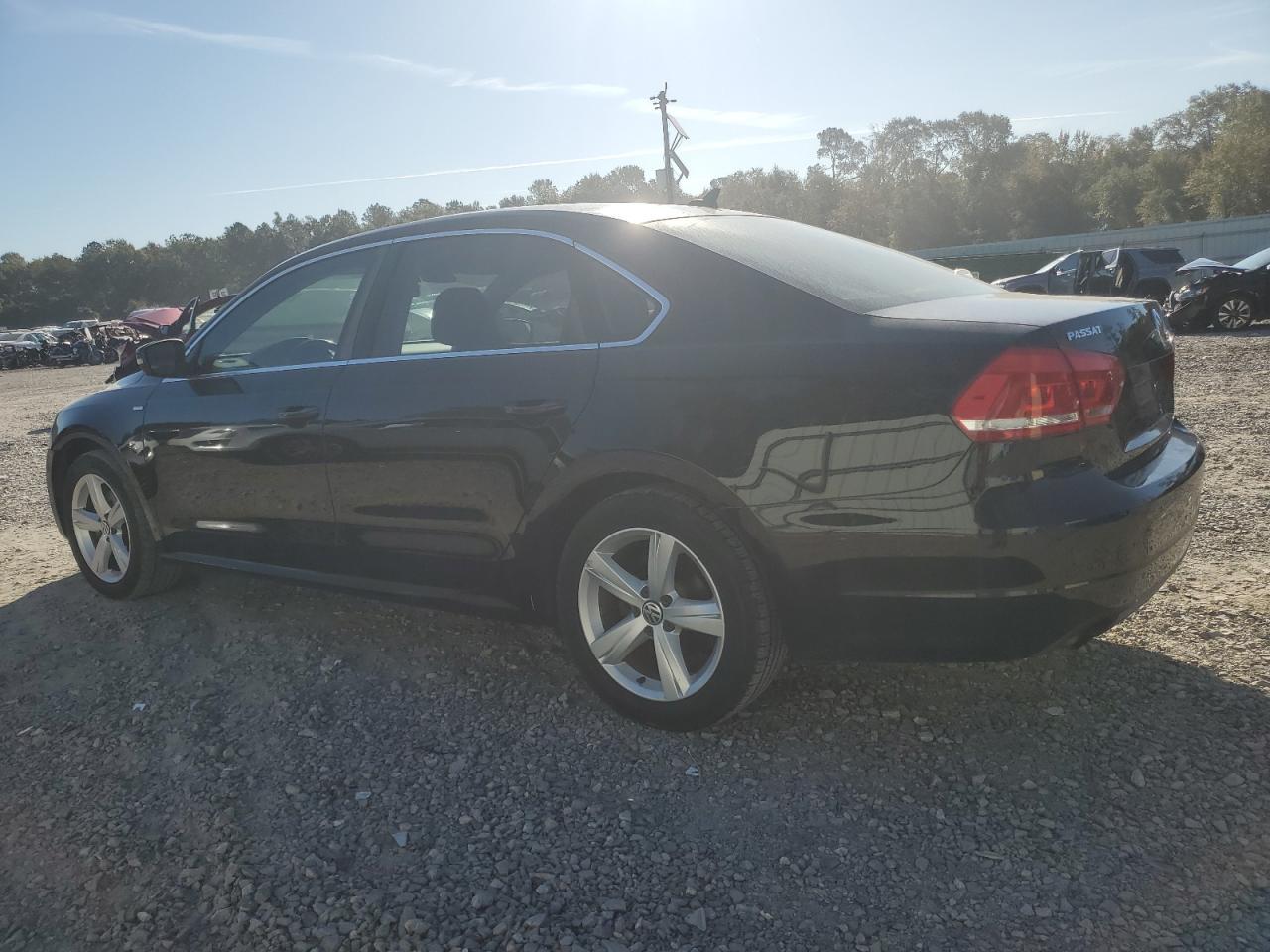 2014 Volkswagen Passat S - Фото 2