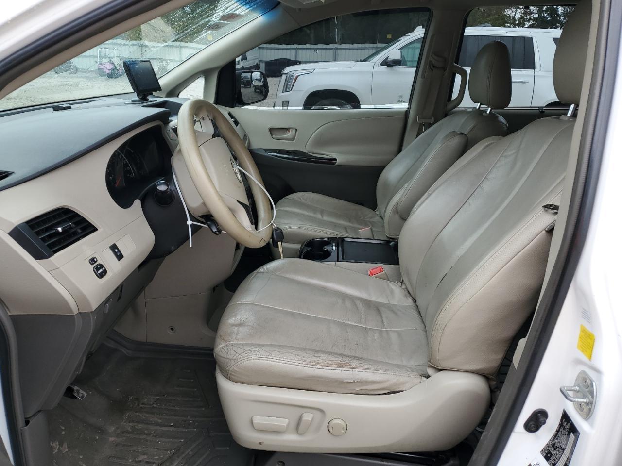 2011 Toyota Sienna Le - Image 7