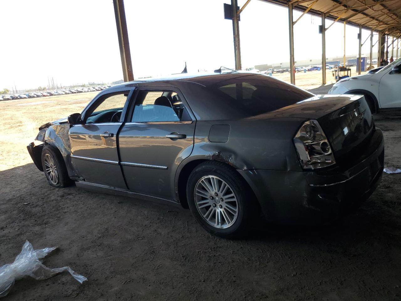 2008 Chrysler 300 Touring - Image 2