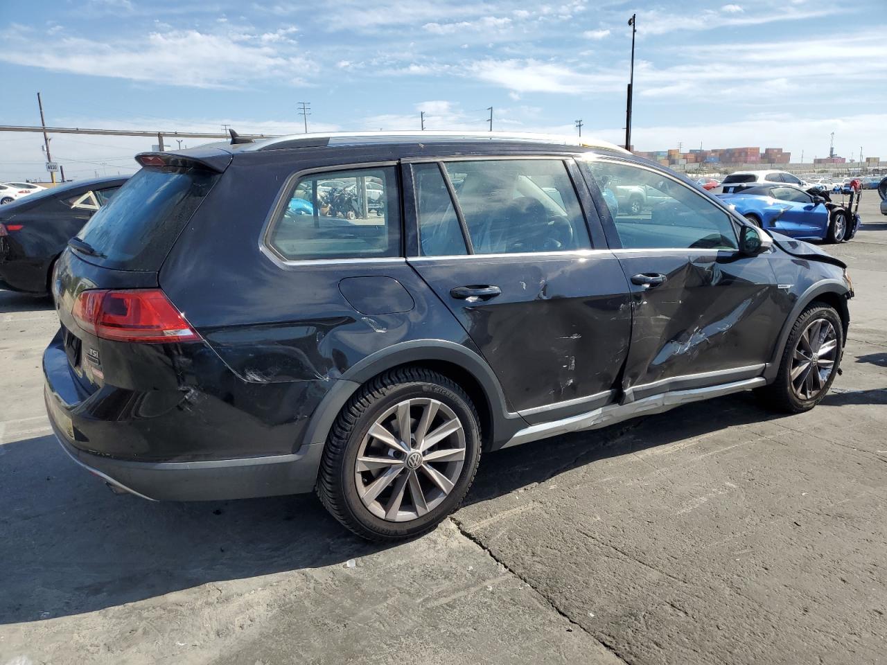 2017 Volkswagen Golf Alltrack S - Image 3