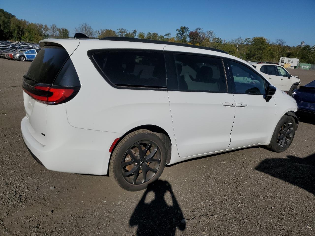 2024 Chrysler Pacifica Touring L - Фото 3
