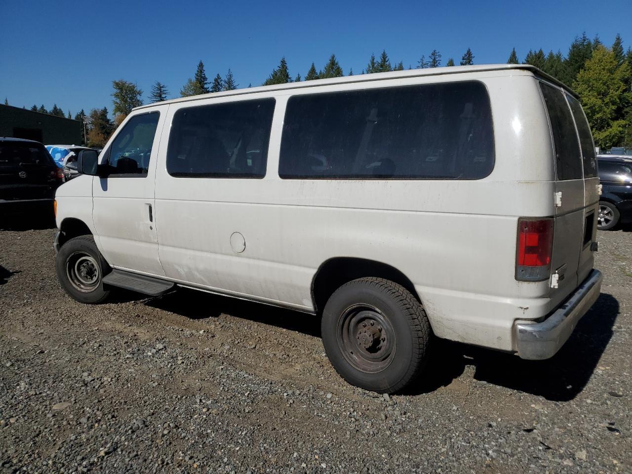 2007 Ford Econoline E350 Super Duty Wagon - Image 2